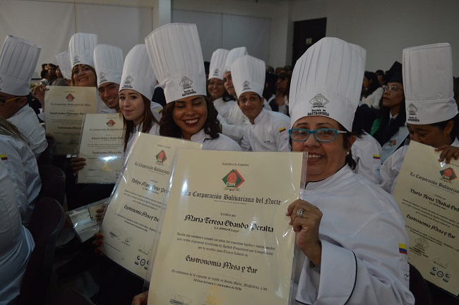 María Teresa Obando, graduada del programa de Gastronomía, Mesa y Bar en diciembre de 2016.