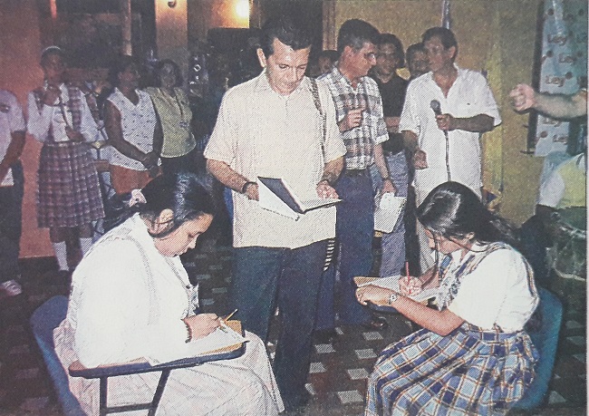 Rosa Katherine Sanabria Casas y Mary Alejandra Mancilla Gutiérrez, las dos finalistas del concurso. 