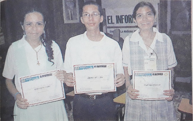 Ganadores del III Concurso de Ortografía de EL INFORMADOR: Ivan Eduardo Consuegra, primer lugar; Flavia Pérez Barros, segundo puesto y Ángela Marcela Güette Llanos, mejor alumna por el Magdalena.  