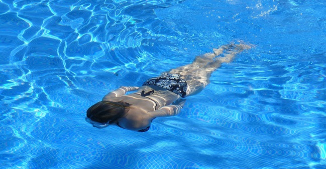 En piscinas, el uso habitual de desinfectantes es suficiente para desactivar el virus. FOTO de Pixabay difundida por CSIC.