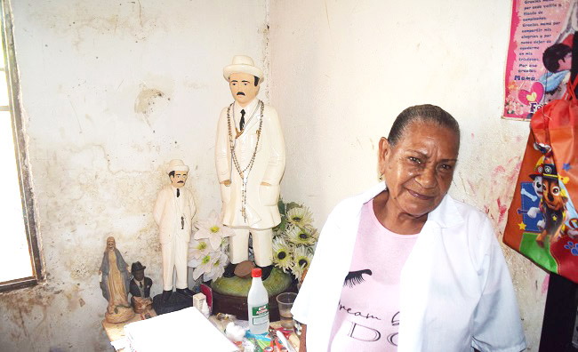Juana De Ávila, médium de José Gregorio Hernández hasta el 30 de abril del 2021, recibía pacientes en su consultorio en Orihueca, Magdalena, donde se realizaban cirugías espirituales. Fotos: César Barrera Palomino.