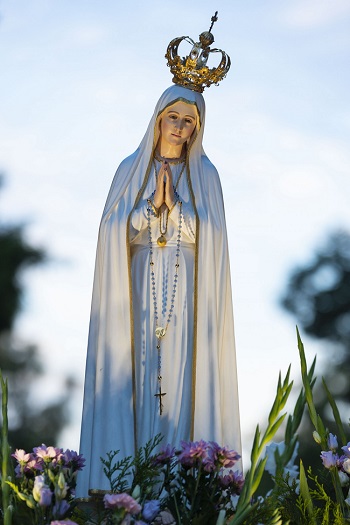 La imagen de la virgen de Fátima que se encuentra en el Santuario de Fátima tiene incrustada en su corona la bala que fue extraída del vientre de Juan Pablo II. 