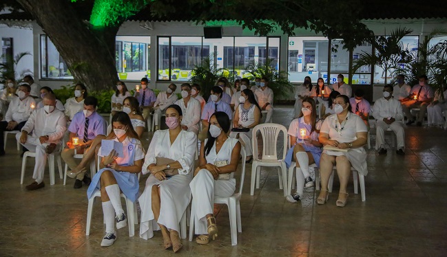 La Ceremonia de la Luz, en esta ocasión se celebró al aire libre, cumpliendo con los protocolos de bioseguridad requeridos. 