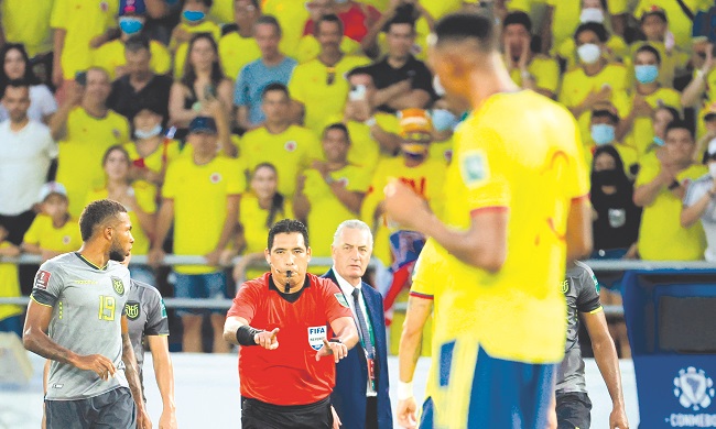 Las decisiones arbitrales tras revisar el VAR marcaron el resultado final del partido.
