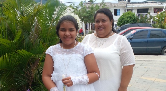 Oriana con su mamá Yoice Elina Hernández Segrera. 