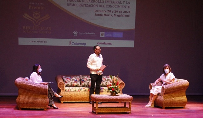 El foro ‘Bibliotecas para el desarrollo integral y la democratización del conocimiento’ se llevó a cabo en el Teatro Cajamag.