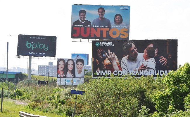 Vallas de publicidad electoral para las elecciones legislativas 2021 en Buenos Aires, Argentina. 