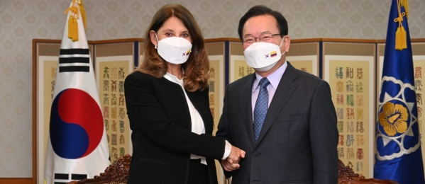 La Vicepresidente y Canciller Martha Lucia Ramírez cerró su visita a Corea con la reunión con Ban Ki Moon, Presidente del Global Green Growth Institut y ex Secretario General de Naciones Unidas.