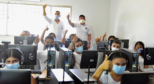 El Rector Vera Salazar, considera que promover una revolución digital por medio de sedes virtuales, aumenta las posibilidades que tienen los jóvenes que viven en territorios apartados de los municipios para acceder a la educación superior.