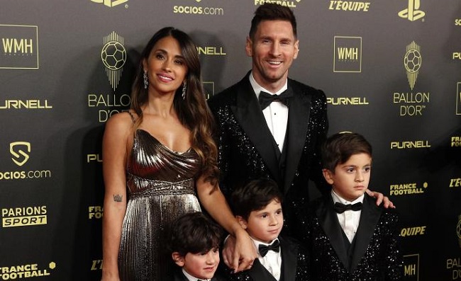 Messi asistió a la gala junto con su esposa, Antonella y sus tres pequeños. 
