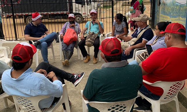 En el corregimiento de San Pedro, jurisdicción del municipio Ciénaga en la Sierra Nevada de Santa Marta, Sebastián Ochoa, también recibió el respaldo de líderes de la población entusiasmados con su candidatura.