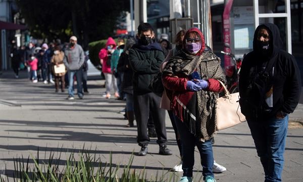 Esta nueva ola de infecciones supondrá un reto para los sistemas de salud de la región.