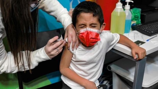 El ministro Ruiz asegura que hay dosis de Sinovac disponibles para niños menores de 12 años.