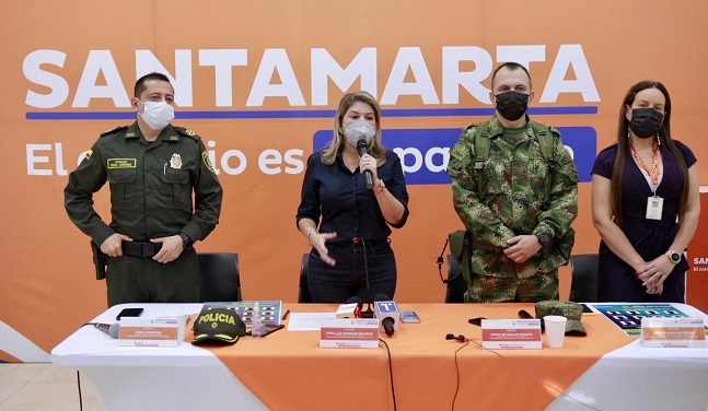 La alcaldesa Virna Jhonson fue la encargada de presidir el consejo extraordinario de seguridad.