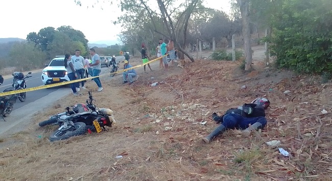 El cuerpo sin vida de Yovanis Enrique Murillo Santos, quedó tendido a un lado de la carretera Ruta del Sol 2.