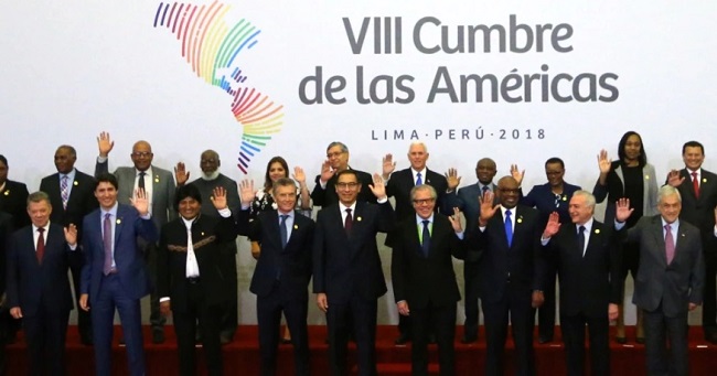Líderes de gobierno posan para la foto oficial de la VIII Cumbre de las Américas, en Perú, el 14 de abril de 2018.