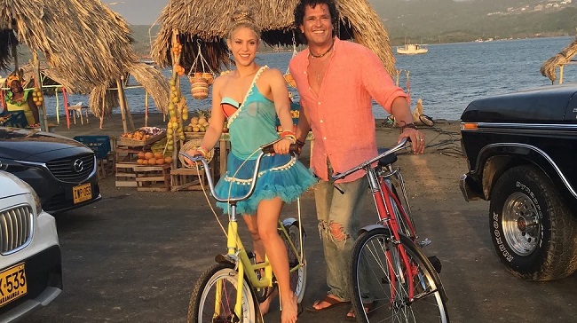 Carlos Vives, convertido ya en uno de los mejores embajadores de Colombia en el mundo, con temas como “La Gota Fría”, “La Tierra del Olvido” o “La Bicicleta” junto a Shakira, ha llevado la identidad colombiana a todos los rincones del planeta, ganando reconocimiento internacional para la música de su país.