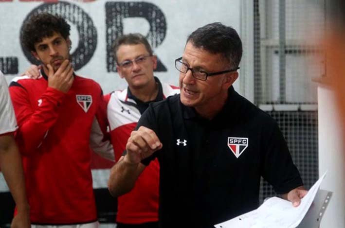  La salida de varios jugadores que eran parte del onceno titular fueron cedidos a diferentes clubes, al parecer fue el motivo de la partida.
