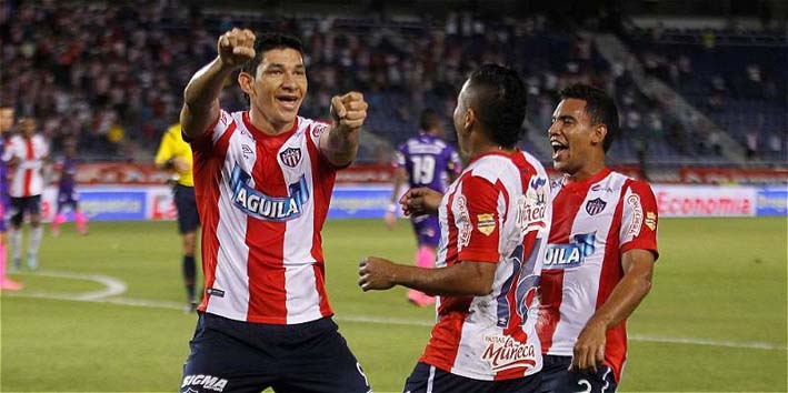 Junior abrió el marcador en el minuto 5 de la etapa inicial, gracias a un gol de Roberto Ovelar.