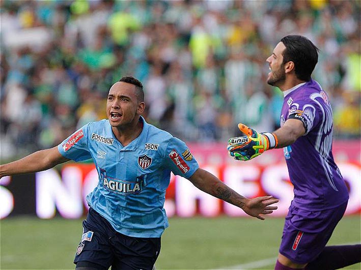 Jarlan Berrera anotó el penalti que le dio el boleto a la gran  final de la Liga Águila a los ‘Tiburones’.