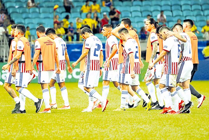 Paraguay solo pudo sumar dos puntos entres partidos y ahora depende de un milagro para clasificar como uno de los mejores terceros.