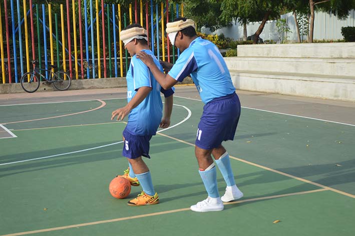 El fútbol cinco para ciegos busca apoyo para representar a la ciudad en Medellín.