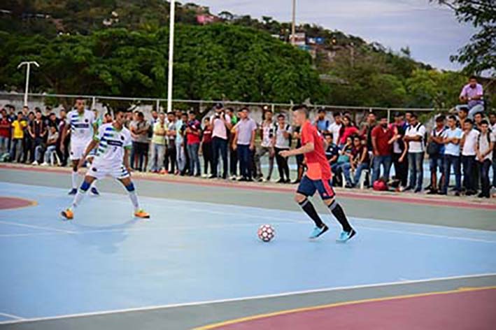 La Selección Colombia de Fútsal derrotó 4-2 a su similar de la Unimag en juego amistoso.