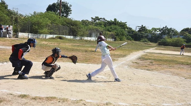 Los niños de varias ciudades de la región disputan por estos días la Copa carnaval de béisbol.
