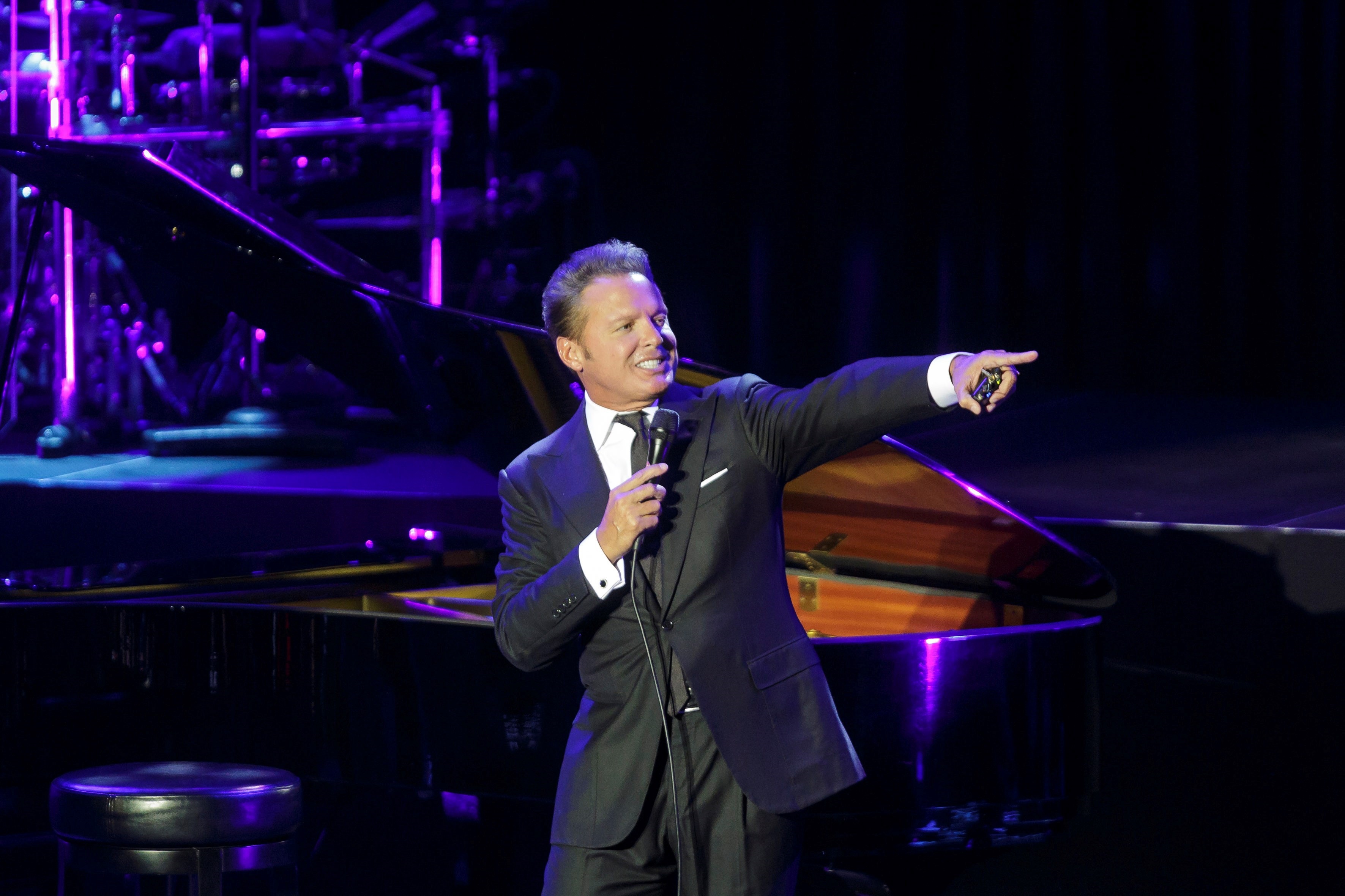 El cantante mexicano Luis Miguel cumple 50. Girona.  EFE/David Borrat