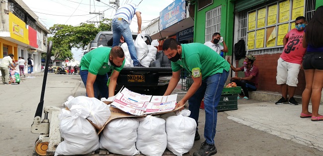 Tras La Perla financió y coordinó ayuda alimentaria por valor de 10 millones de pesos para la comunidad indígena arhuaca de Gunmaku, garantizando el transporte y la logística de entrega en la población ubicada a 3 horas de Santa Marta. 