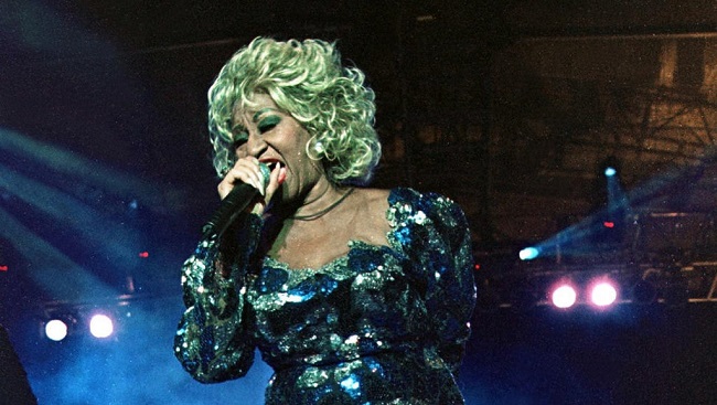 Hace 17 años, los seguidores de Celia Cruz lloraron en todo el mundo, porque ella, con su extrovertida personalidad, su carisma y su poderosa voz, sobrepasó fronteras más allá del mundo hispanohablante.
