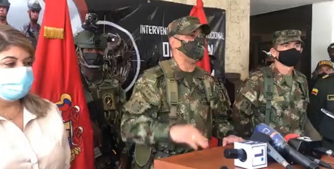 Momentos en el que el general Eduardo Enrique Zapateiro, comandante del Ejército Nacional interviene en una conferencia de prensa luego de un consejo de seguridad.