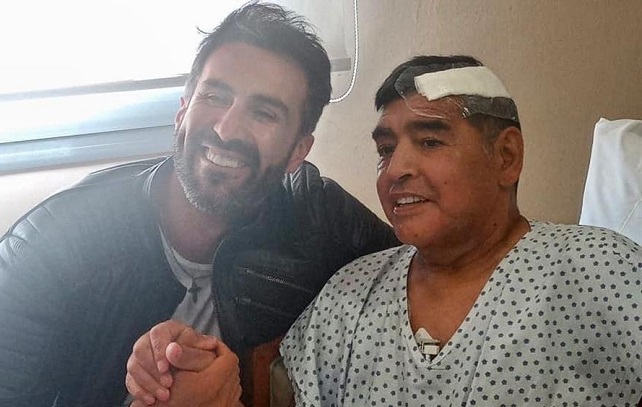 Maradona fue ingresado el lunes de la semana pasada por anemia, deshidratación y con un "bajón anímico", pero le diagnosticaron un hematoma subdural por lo que fue operado.
