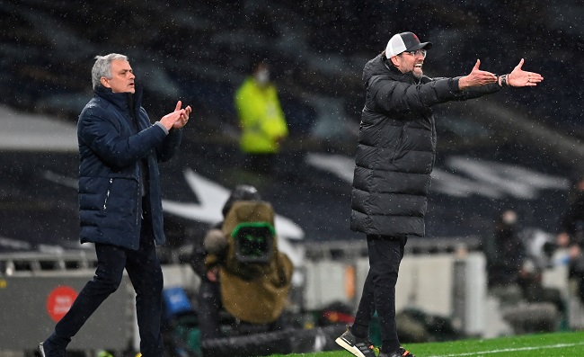 El duelo de técnicos los ganó el alemán Jürgen Klopp sobre el portugués Mourinho.