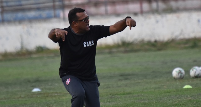 El entrenador Carlos Silva ratificó su continuidad y espera que los resultados se comiencen a dar.
