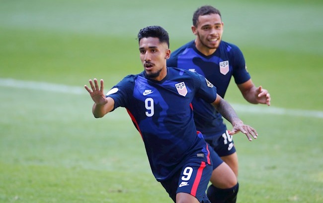 Jesús Ferreira de Estados Unidos celebra una anotación ante Costa Rica hoy, jueves durante un partido del torneo de la Clasificatoria Olímpica Masculina de CONCACAF de fútbol, celebrado en el estadio Jalisco, en Guadalajara, Jalisco (México). EFE