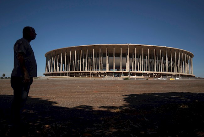 Vista exterior del estadio Mané Garrincha, una de las cuatro sedes de la Copa América 2021 hoy en Brasilia (Brasil). EFE/ Joédson Alves