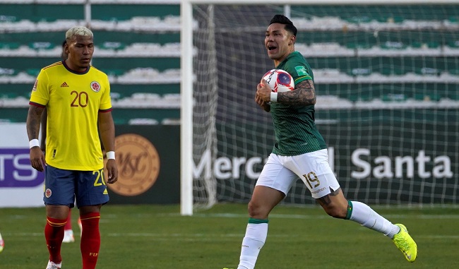 Las dos caras del juego, de un lado Roger Martínez que había anotado el gol de la ventaja para Colombia y del otro Fernando Saucedo quien anotaba el gol del empate para Bolivia.