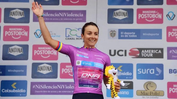 Diana Carolina Peñuela se mantiene líder la de la Vuelta a Colombia Femenina tras ganar la segunda etapa.