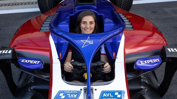 Tatiana Calderón, piloto colombiana que competirá en la fórmula 2.