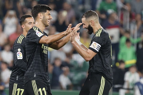 El equipo madrileño festeja tras un nuevo triunfo que los mantiene en el liderato de la Liga Española.