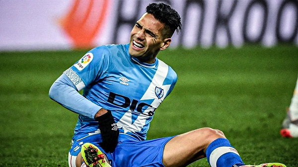 El delantero samario vuelve a ser baja para su equipo tras no poder recuperarse de una lesión muscular.