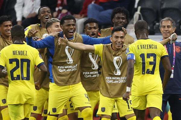 Ecuador rompió las estadísticas y rumores previos al partido y venció al anfitrión con un categórico 2-0.