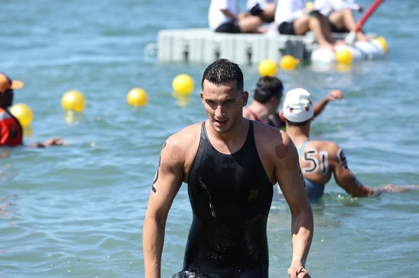 El nadador colombiano, Juan Manuel Morales, se colgó la medalla de oro en la prueba de los 5000 metros masculino de la natación en aguas abiertas con un tiempo de 1:04:57.88.