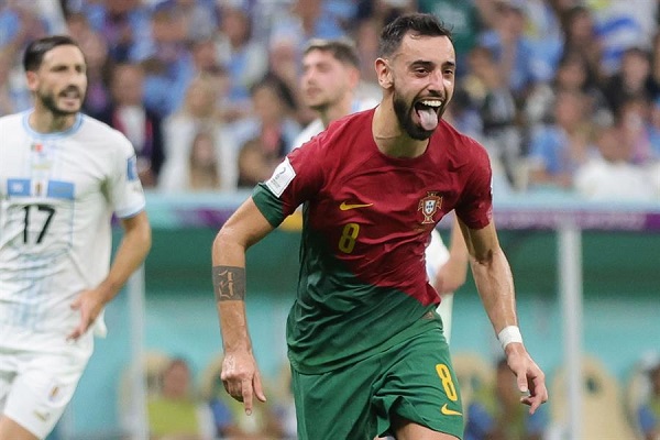 Bruno Fernandes de Portugal celebra después de anotar el 2-0 durante el partido de fútbol del Grupo H contra Uruguay