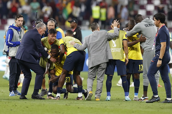 Las lágrimas recorren el rostro de los jugadores del seleccionado de Ecuador, luego de quedar eliminados a manos de Senegal que lo venció 2-1.