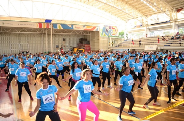 Esta actividad física-musicalizada comenzará desde las 5:30 pm, y contará con la presencia de 11 instructores activos quienes guiarán a las 2500 usuarias.