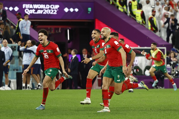 Gracias a la gran actuación del portero Bono, Marruecos se convierte además en el primer país africano que gana una tanda de penaltis en un Mundial.