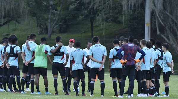 El seleccionado colombiano se entrena en la ciudad de Cali pensando en compromiso de este jueves ante Paraguay.