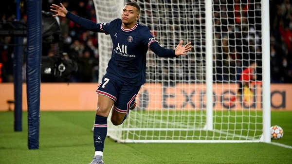 Mbappé a sus 24 años sigue marcando la diferencia en el fútbol europeo, sus estadísticas reflejan una posible comparativa con las de Messi y Ronaldo en su máximo.